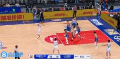 連續(xù)吃癟！克里斯先是籃下被李炎哲大帽&又被李炎哲生斷